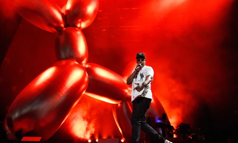 The richest musician in the world has a $2.5 billion fortune. Can you guess who it is?