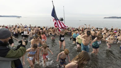 Thousands flood Birch Bay in attempt to break world record for largest polar bear dip