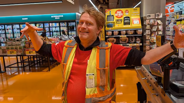 Toronto Maple Leafs player pays tribute to late grocery store worker who loved team