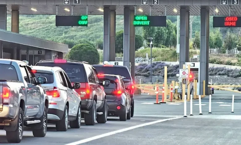 Travel between U.S. and Canada continues to plummet