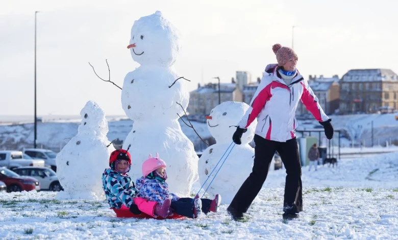 UK weather: Snow and ice warnings issued amid travel disruptions