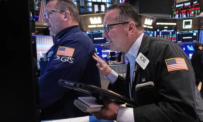 US stocks rise as gold hits another record and the dollar's value falls