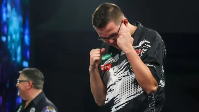 Van Veen verslaat idool Anderson en is finalist • Morgen finale tegen Littler