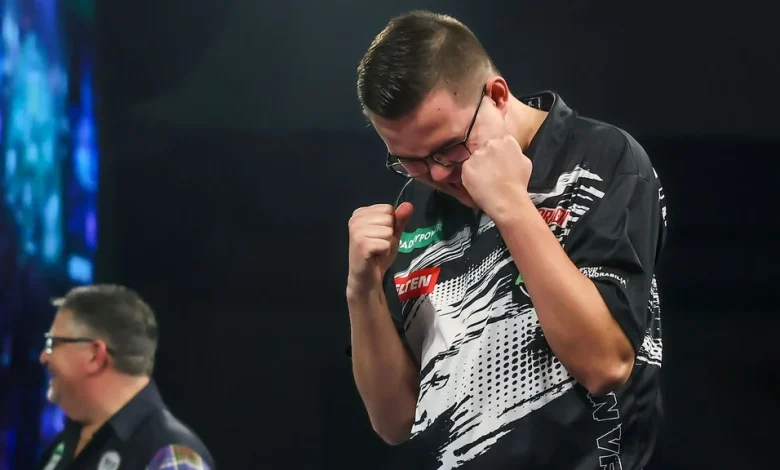 Van Veen verslaat idool Anderson en is finalist • Morgen finale tegen Littler