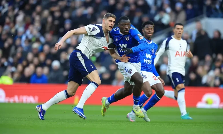 Van de Ven en scorende Brobbey belangrijk voor Spurs en Sunderland
