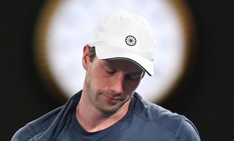 Van de Zandschulp verliest in drie sets van geïrriteerde Djokovic op Australian Open