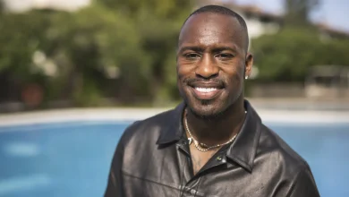 Vernon Davis is accused of attacking pregnant woman with "magazines and books"