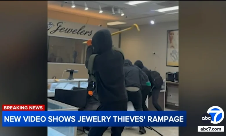 Violent smash-and-grab robbery at Orange County jewelry store leads to crashes, arrests