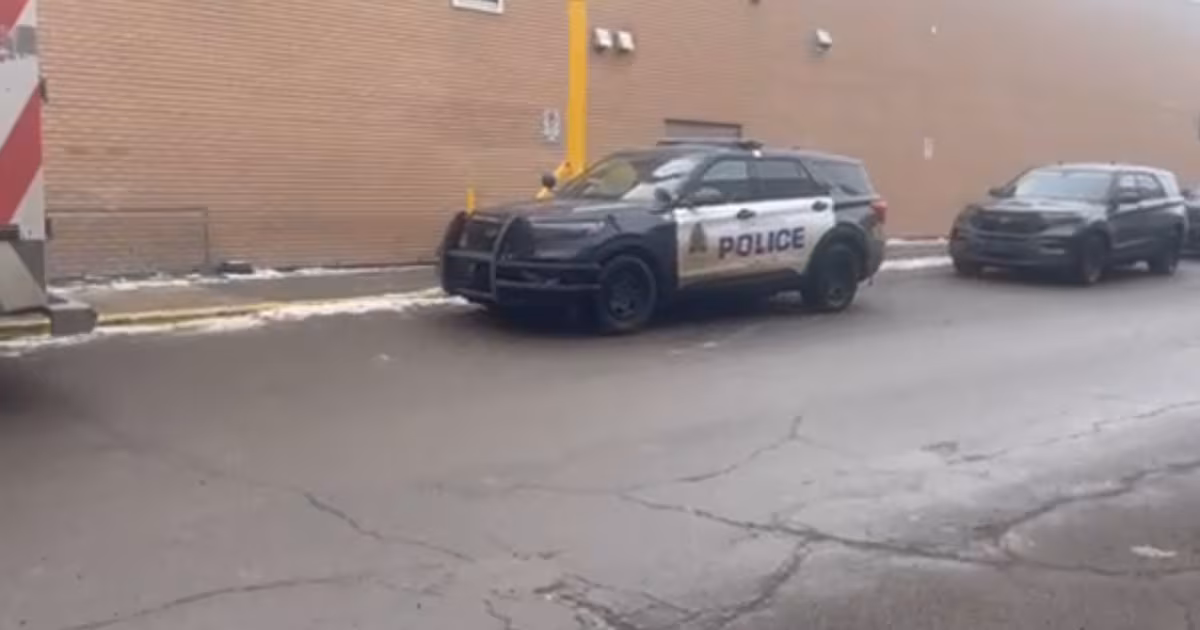 West Edmonton Mall lockdown lifted, police on scene