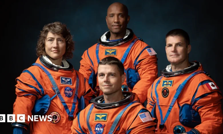 When does the Nasa Moon mission launch and who are the Artemis II crew?