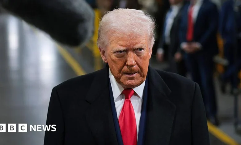 White House defends Trump over middle-finger gesture at heckler