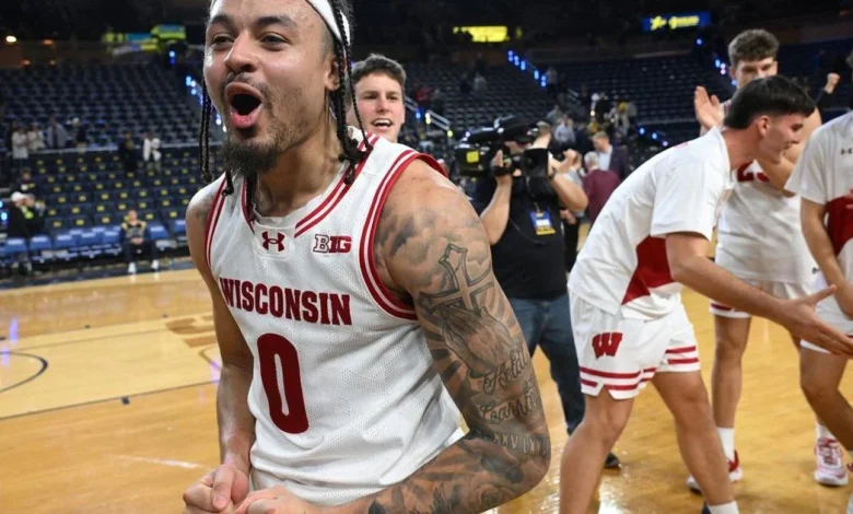 Wisconsin beats No. 2 Michigan 91-88 to give Wolverines their 1st loss of the season