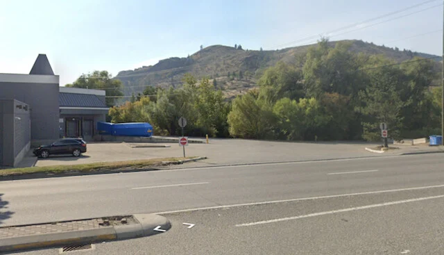 Witness reports dumpster behind Vernon Square London Drugs on fire