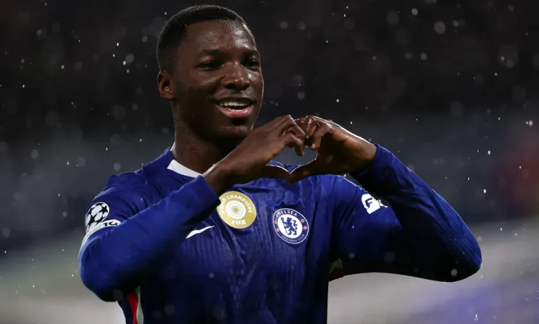 ¿Por qué no juega Moisés Caicedo en el partido de Manchester City vs Chelsea por la Premier League?