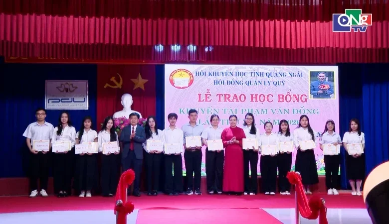 165 alunos receberam a Bolsa de Incentivo ao Talento Pham Van Dong.