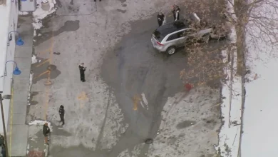 2 shot at Near West Side White Castle, 1 found dead in vehicle, Chicago fire officials say