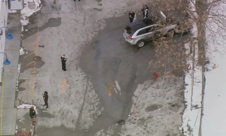 2 shot at Near West Side White Castle, 1 found dead in vehicle, Chicago fire officials say