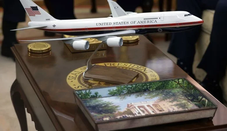 Air Force One will sport Trump’s preferred paint job, after Air Force again reverses course