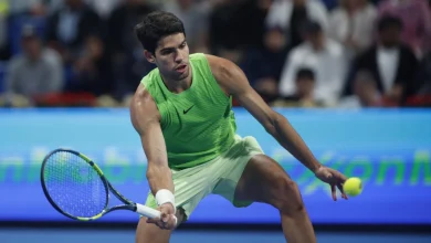 Alcaraz sufre con Rinderknech pero avanza en su debut en el Abierto de Catar