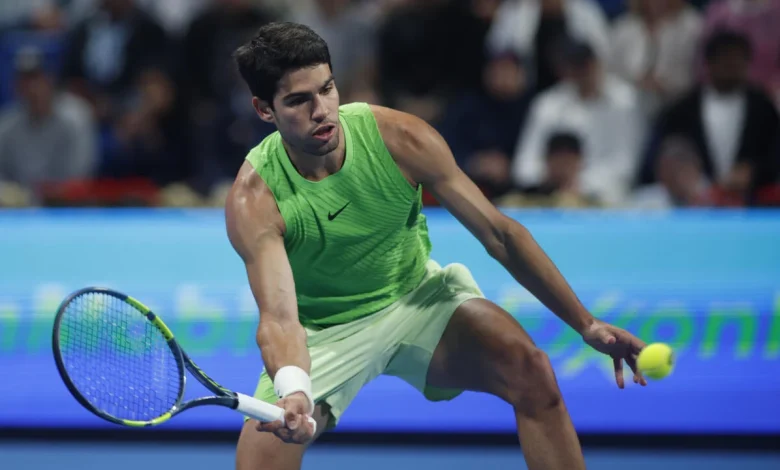 Alcaraz sufre con Rinderknech pero avanza en su debut en el Abierto de Catar
