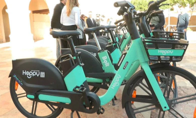 Almería pone en marcha un servicio de bicicletas eléctricas de alquiler compartido a través de Bolt y Hoppy