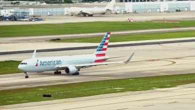 American Airlines flight attendants pass no-confidence vote, call CEO's leadership a "downward spiral"