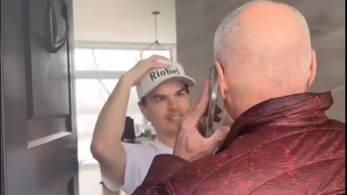 Annonce du porte-drapeau: Eric Myles a vécu un moment haut en émotions avec Mikaël Kingsbury