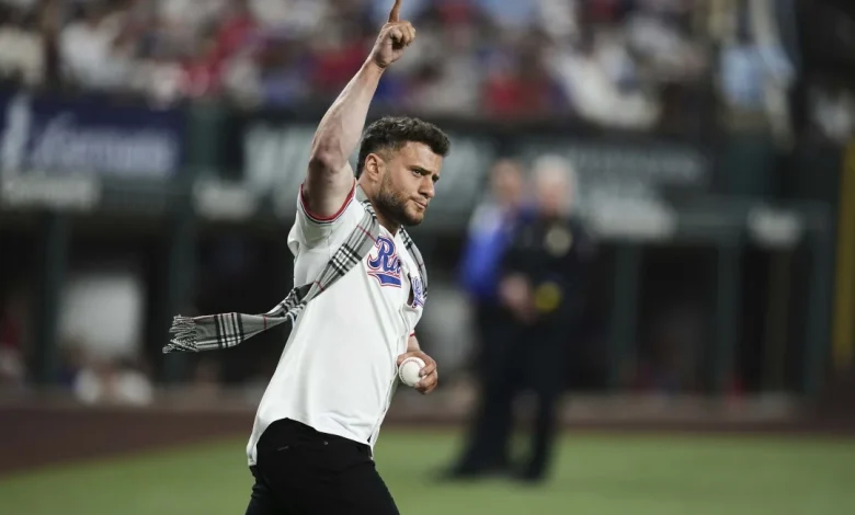 Anti-ICE Chant From Crowd Throws Wrestlers for a Loop