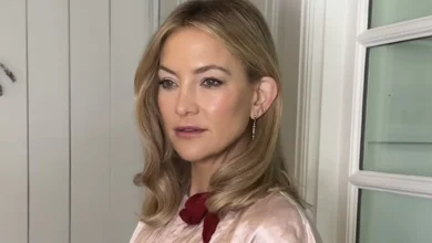 At 46, Kate Hudson shares her Parisian looks and her winter bath in France