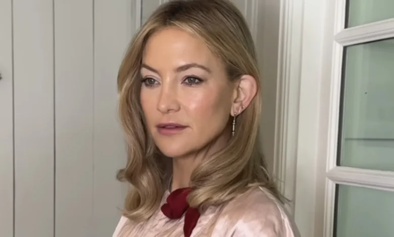 At 46, Kate Hudson shares her Parisian looks and her winter bath in France