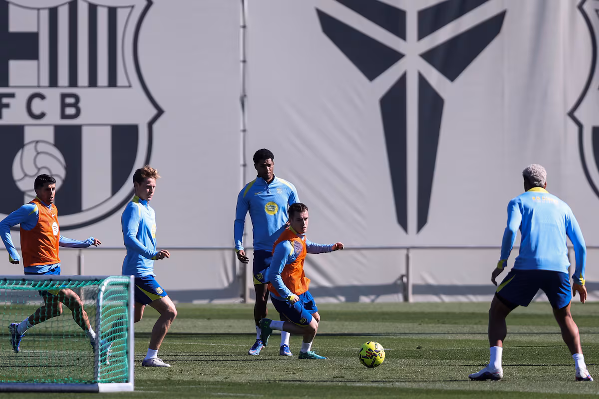 Barcelona - Levante en directo | Flick realiza cuatro cambios en el once