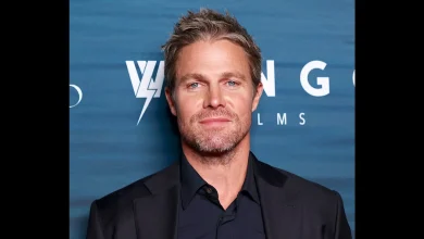 Baywatch Reboot Casts Stephen Amell As Hobie Buchannon On Fox