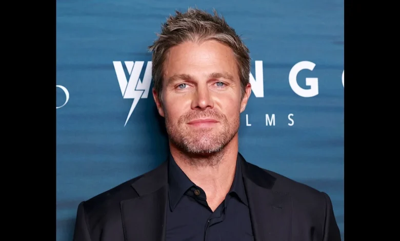 Baywatch Reboot Casts Stephen Amell As Hobie Buchannon On Fox