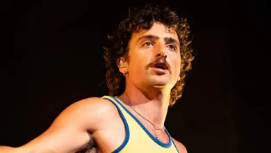 Benson Boone strips down to a pair of undies in sexy new pic