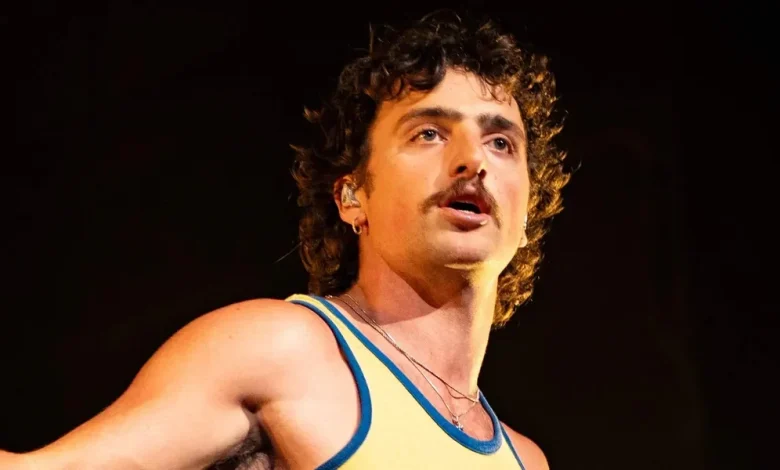 Benson Boone strips down to a pair of undies in sexy new pic