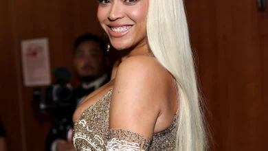 Beyoncé Unveils Blonde Bob Transformation