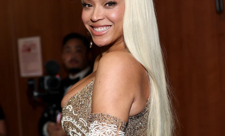 Beyoncé Unveils Blonde Bob Transformation