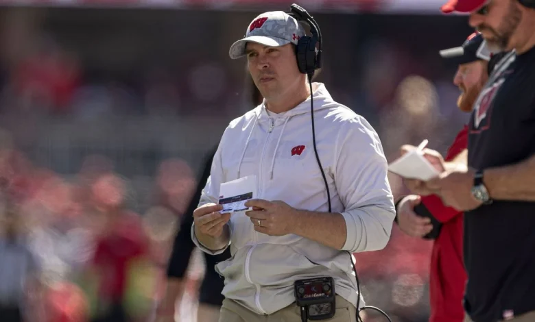 Bills hire former player Leonhard as defensive coordinator