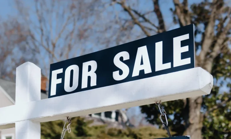 Bipartisan bill aims to block big investors from buying single-family homes