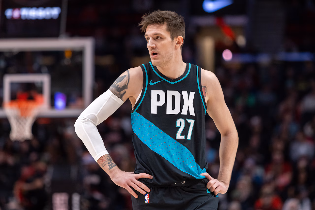 Blazers’ 6th straight loss has players nervously eyeing their phones as trade deadline looms