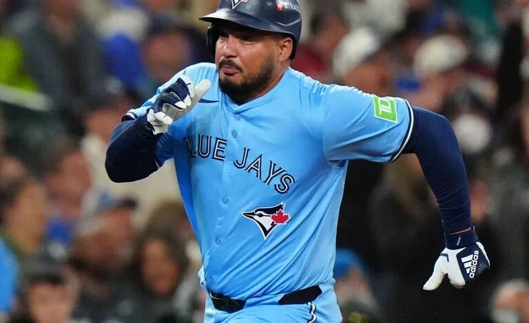 Blue Jays' Santander needs labrum surgery, out 5-6 months