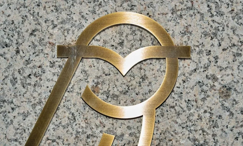 Blue Owl Drops as Redemption Halt Stirs Private Credit Concern