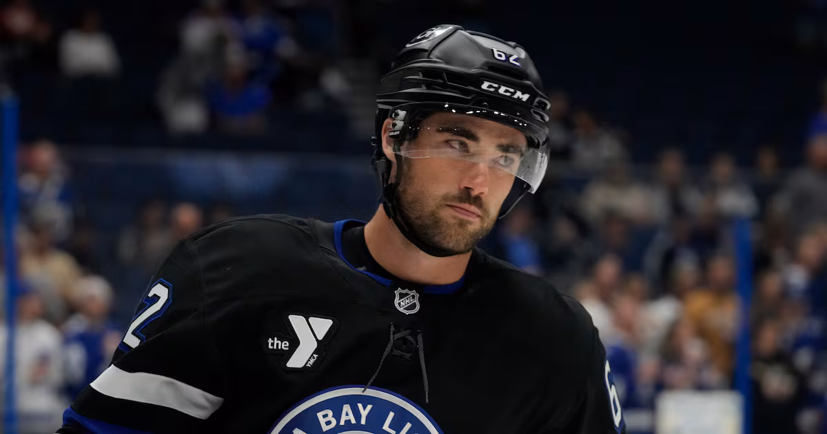 Blues claim F Finley off waivers from Lightning