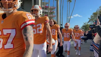 Bruins, Lightning arrive at Stadium Series dressed as colonial patriots, Buccaneers