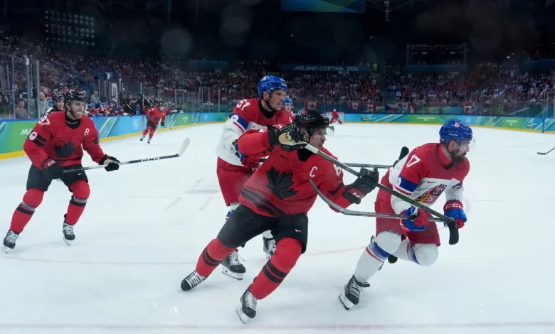 Canada captain Sidney Crosby exits quarterfinal vs. Czechia with injury