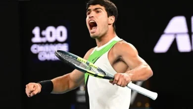 Carlos Alcaraz remporte son premier Open d'Australie face à Novak Djokovic et devient le plus jeune joueur à remporter les quatre titres du Grand Chelem