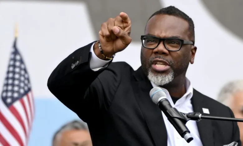 Chicago Mayor Brandon Johnson signs executive order targeting ICE agents
