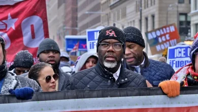 Chicago mayor signs executive order calling on police to investigate federal immigration agents accused of misconduct