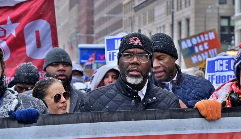 Chicago mayor signs executive order calling on police to investigate federal immigration agents accused of misconduct