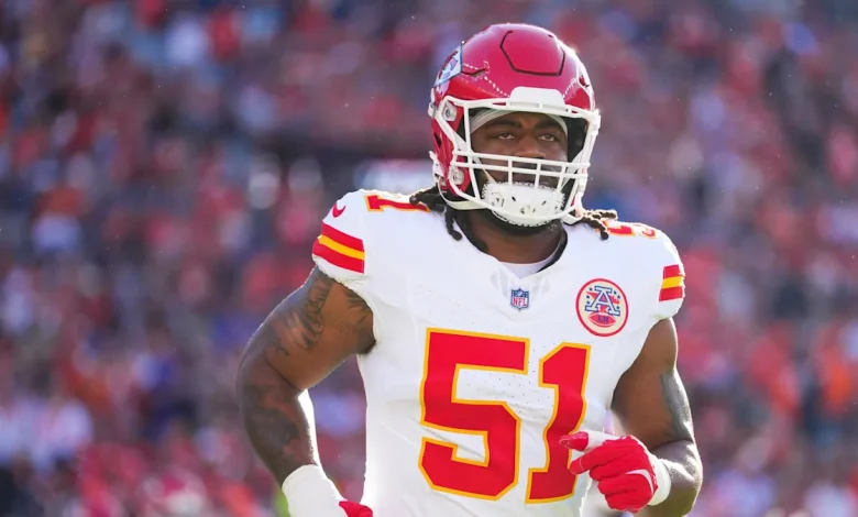 Chiefs release DE Mike Danna